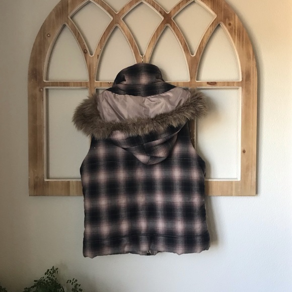 Plaid Flannel Vest - Picture 2 of 10